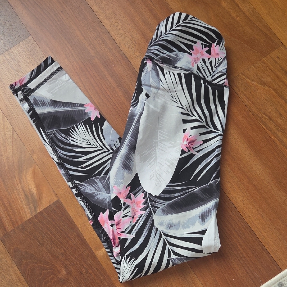 Victoria Secret Black and White Sport Leggings